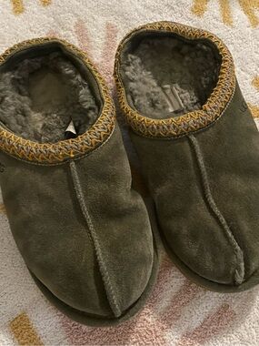 UGG Tasman Slipper, Burnt Olive, Men’s Size 8
